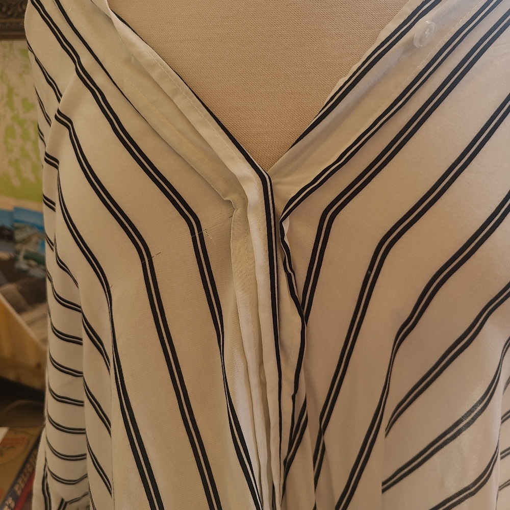 KLD Twisted button down - Picture 4 of 7